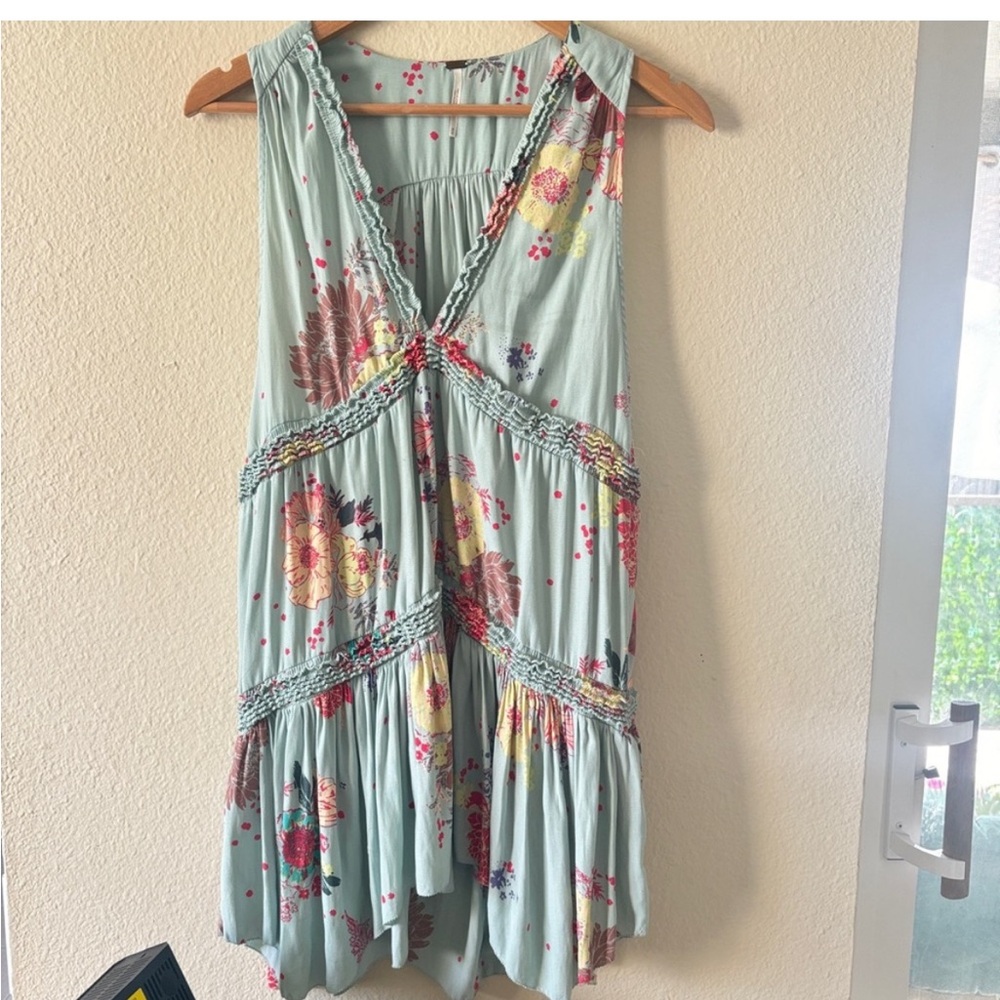 FREE PEOPLE Floral Mini Dress; purchased on here but never wore. Adorable top